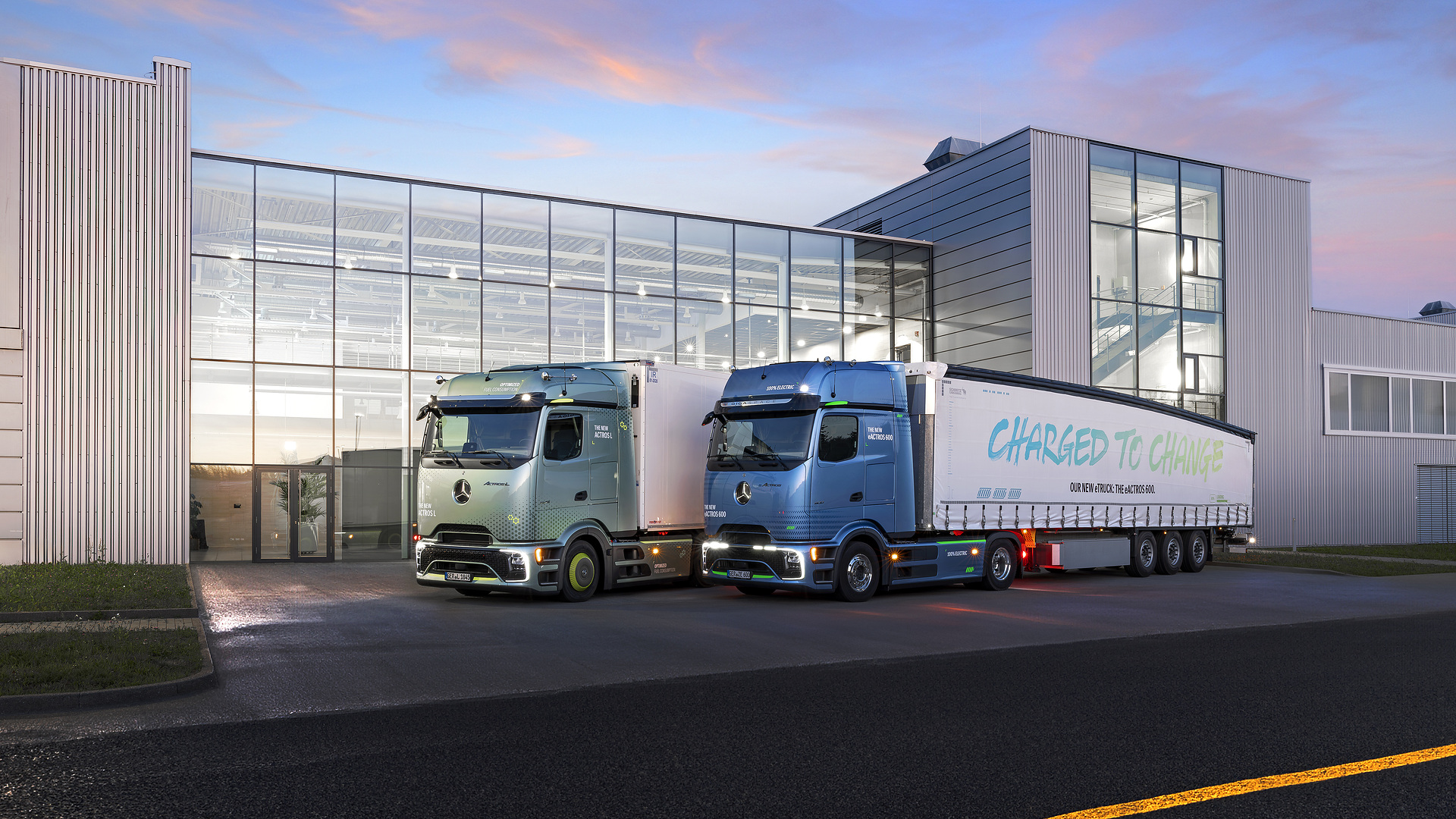 The new Mercedes-Benz Actros L with ProCabin and the battery-electric eActros 600 long-haul truck The new Mercedes-Benz Actros L with ProCabin and the battery-electric eActros 600 long-haul truck
