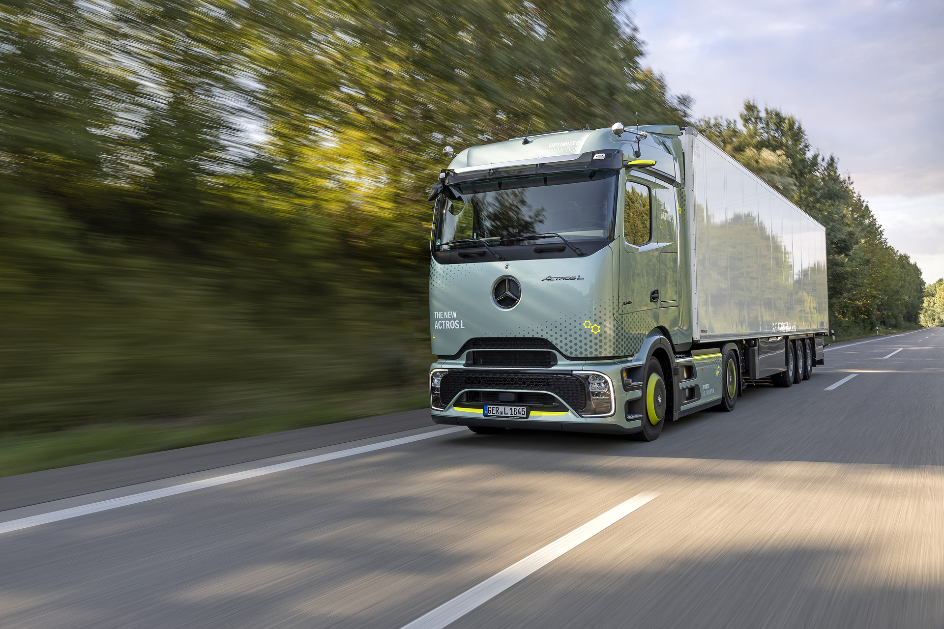 The new Actros L with ProCabin: Aerodynamics count. One of the highlights from Daimler Truck at the IAA Transportation 2024 in Hanover. Mercedes-Benz Actros L