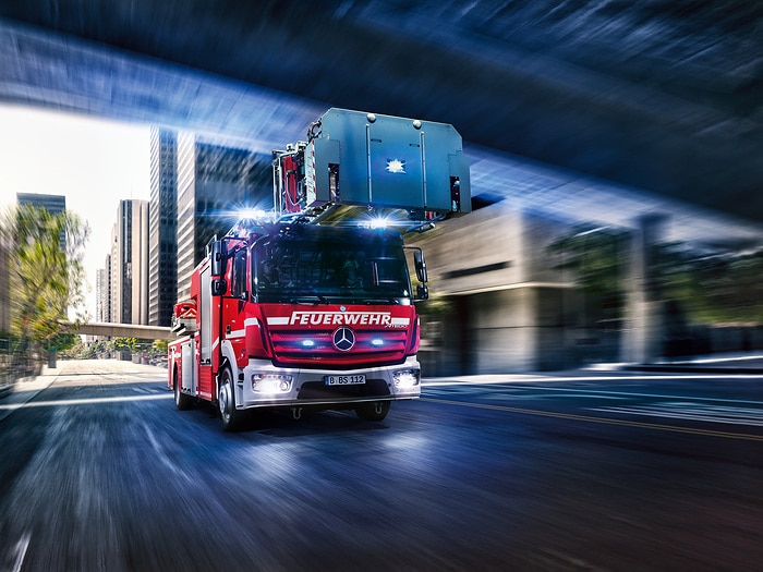 Robust und einsatzbereit: Mercedes-Benz Special Trucks präsentiert Unimog und Atego auf FIREmobil