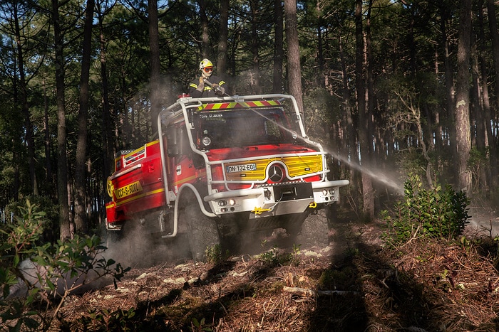 Robust und einsatzbereit: Mercedes-Benz Special Trucks präsentiert Unimog und Atego auf FIREmobil