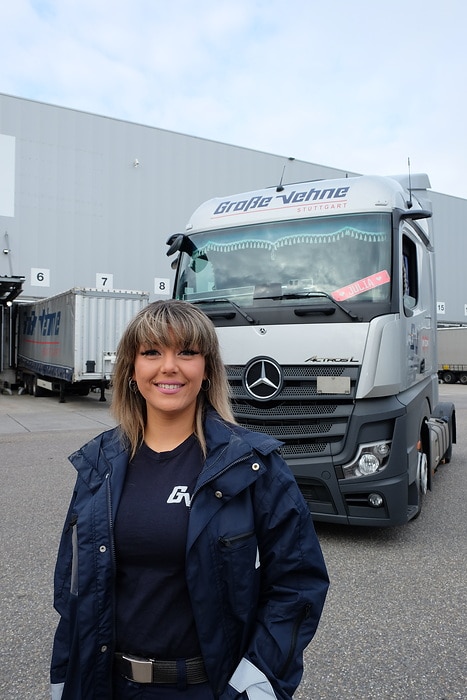 Professional women drivers are still something of a rarity – but this just makes Julia Lepek, with her Mercedes-Benz truck, all the more enthusiastic