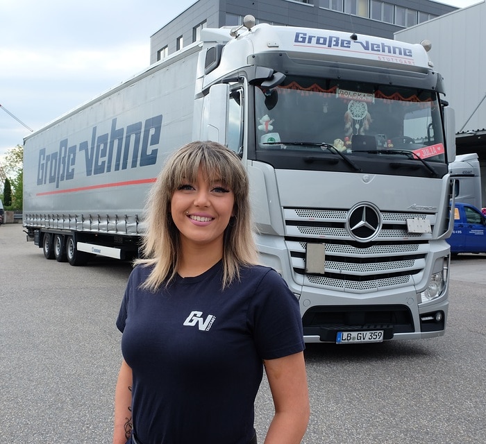 Professional women drivers are still something of a rarity – but this just makes Julia Lepek, with her Mercedes-Benz truck, all the more enthusiastic