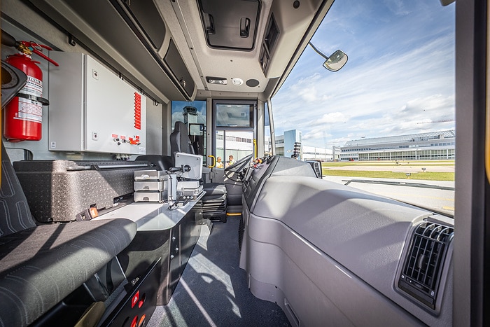 Einmal laden, eine Woche tanken: der eEconic als Hubschrauberbetankungsfahrzeug bei Airbus