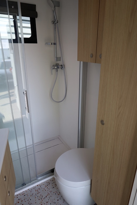 Luxury truck for noble steeds – Mercedes-Benz Actros as horse transporter with “Élégance Lounge”