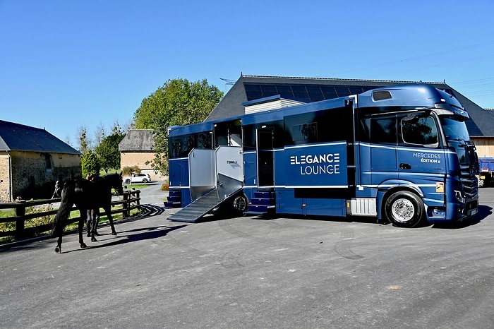 Luxury truck for noble steeds – Mercedes-Benz Actros as horse transporter with “Élégance Lounge”