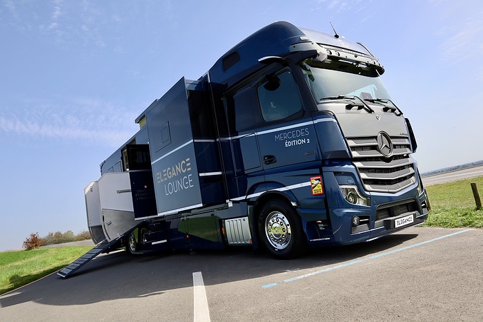 Luxury truck for noble steeds – Mercedes-Benz Actros as horse transporter with “Élégance Lounge”