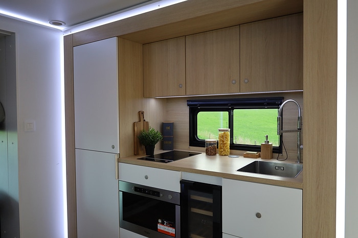 Luxury truck for noble steeds – Mercedes-Benz Actros as horse transporter with “Élégance Lounge”