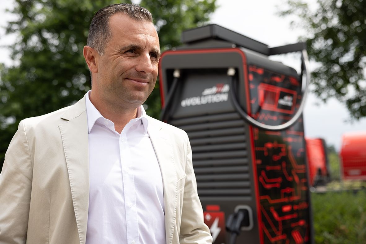 Rainer Schmitt, geschäftsführender Gesellschafter von Logistik Schmitt, plant den eActros 600 regelmäßig bei Milence am Hermsdorfer Kreuz laden Logistik Schmitt will eActros 600 regelmäßig bei Milence am Hermsdorfer Kreuz laden