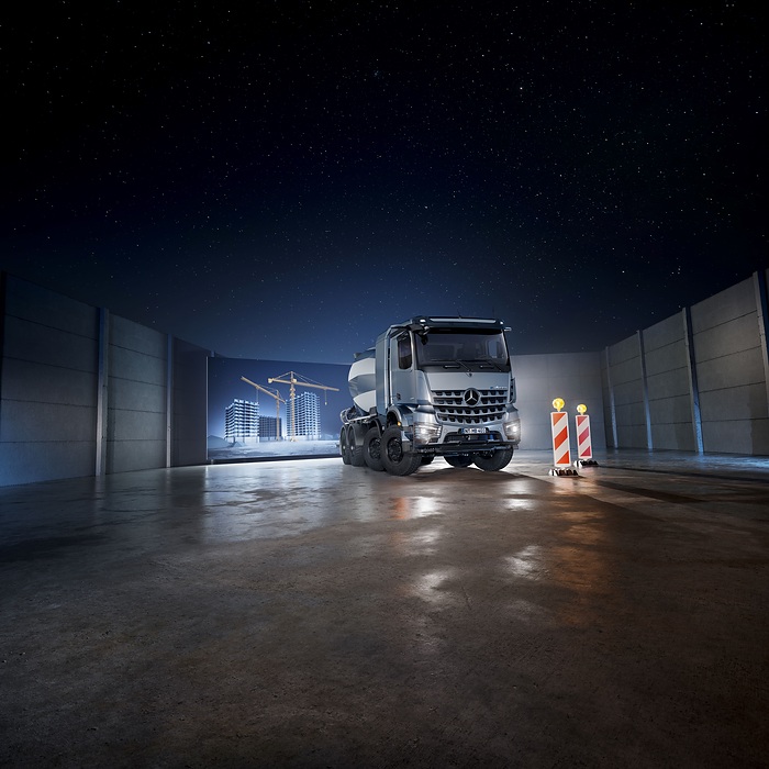 Robust, powerful – and now also all-electric: Mercedes-Benz Trucks presents the new eArocs 400 at bauma 2025