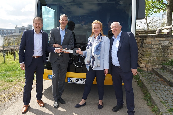 Ten eCitaro G fuel cell vehicles with new H₂ drive mode for the public transport network of the city of Stuttgart