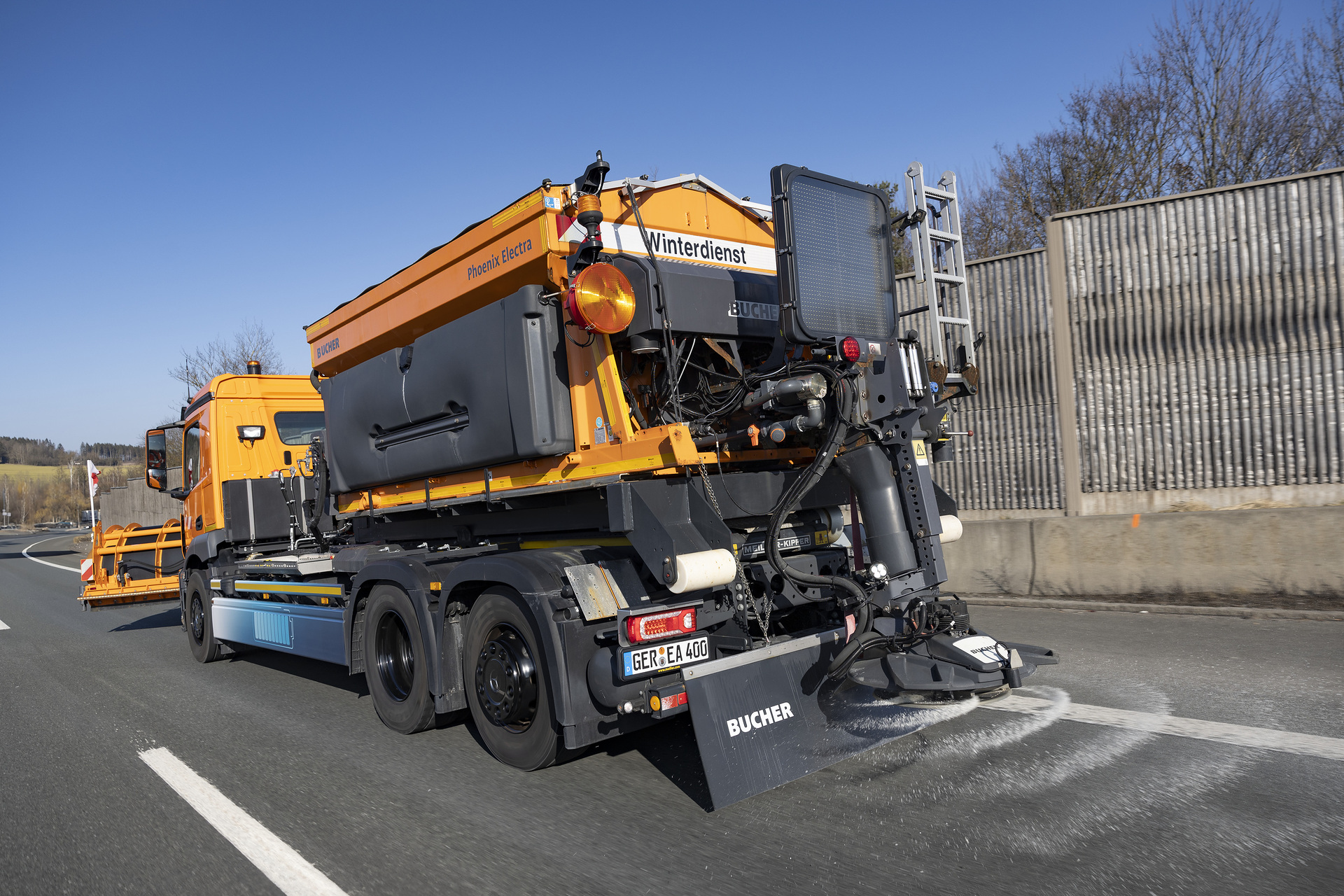 Mercedes-Benz eActros 400 im Winterdienst x Mercedes-Benz eActros 400 in winter service Innovative vehicle solutions for multiple use: Mercedes-Benz Special Trucks at Demopark 2025 with Unimog, Arocs and eActros