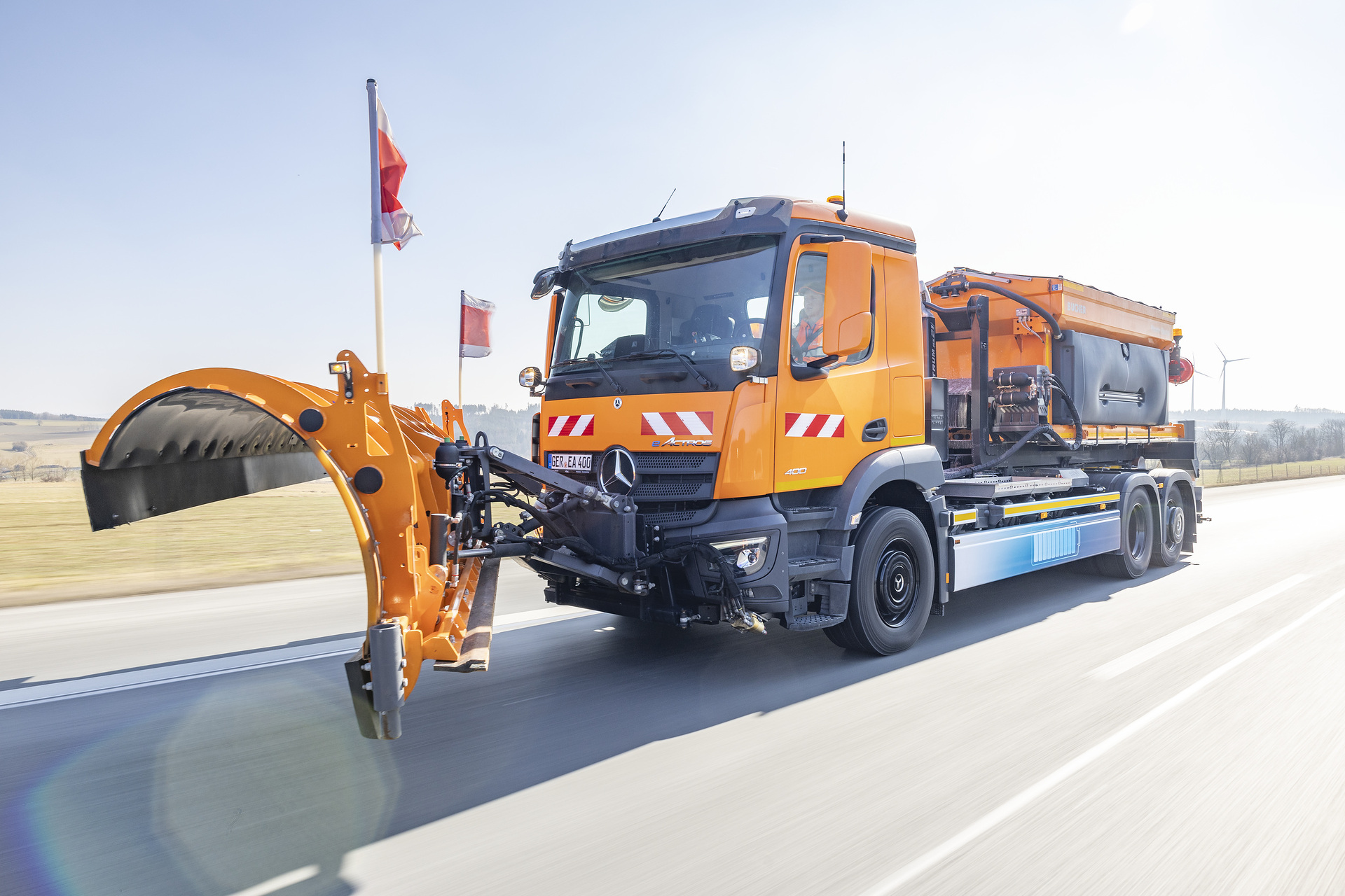 Mercedes-Benz eActros 400 im Winterdienst x Mercedes-Benz eActros 400 in winter service Innovative vehicle solutions for multiple use: Mercedes-Benz Special Trucks at Demopark 2025 with Unimog, Arocs and eActros