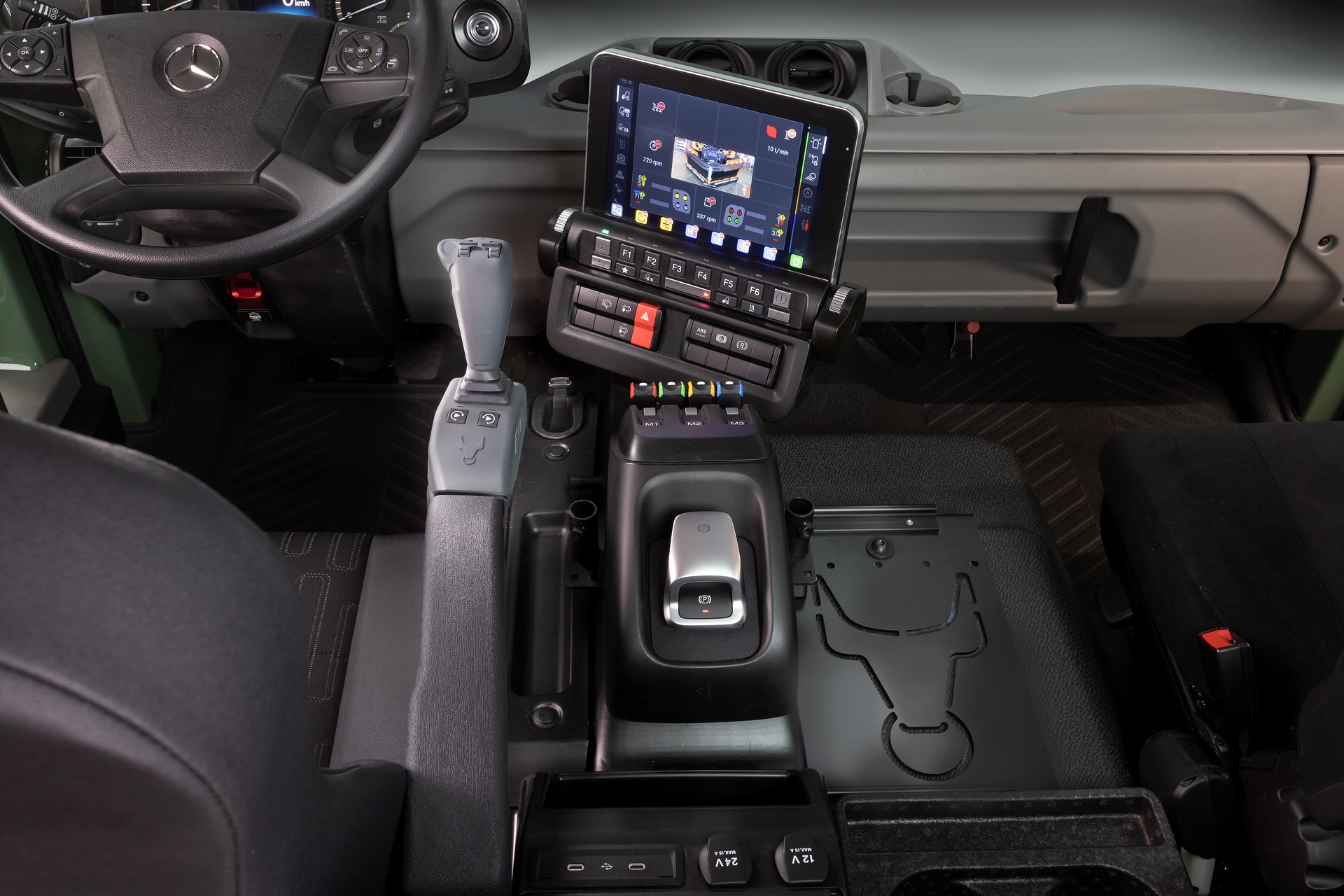 UNI-TOUCH Innovative vehicle solutions for multiple use: Mercedes-Benz Special Trucks at Demopark 2025 with Unimog, Arocs and eActros