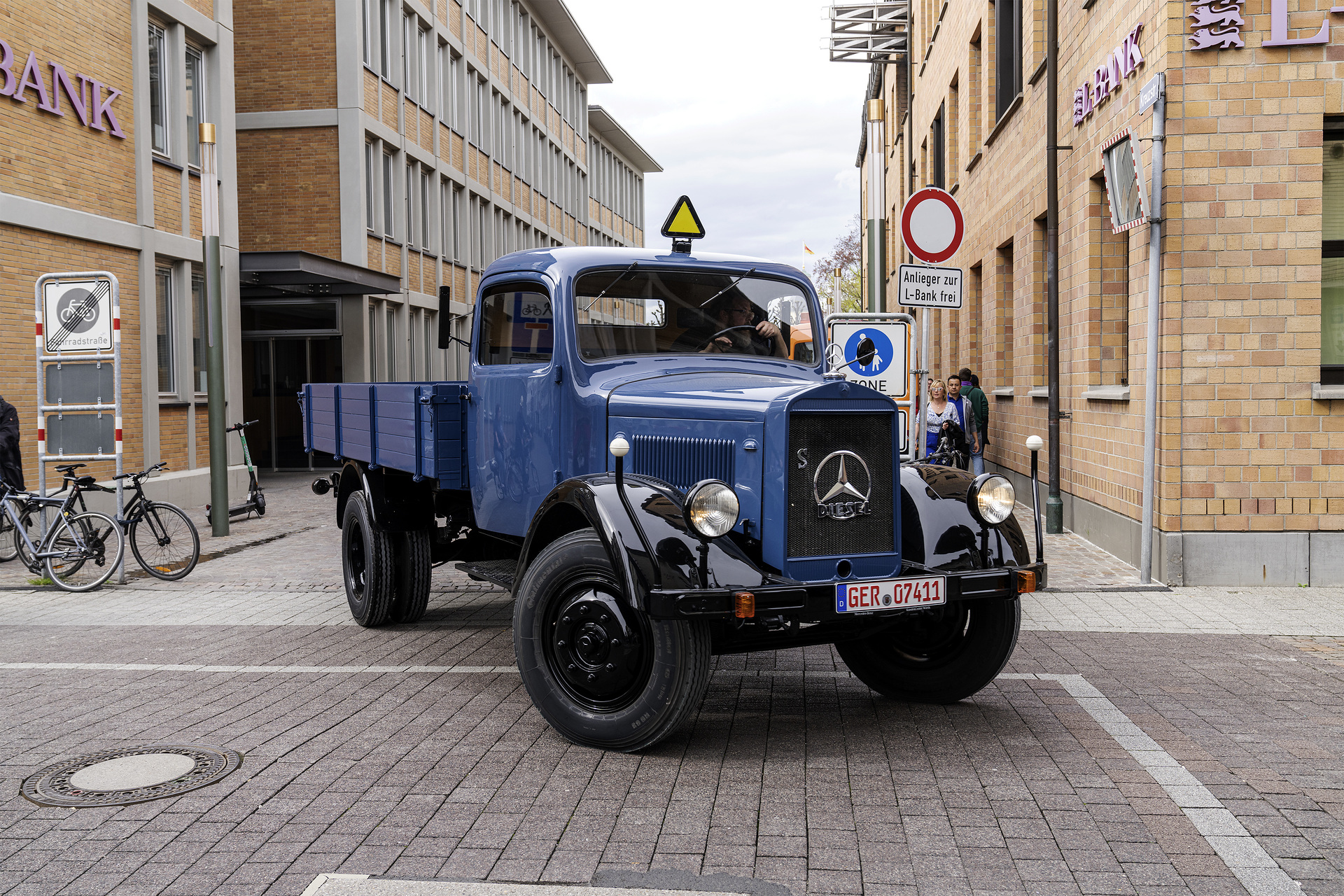 Fest für Klassiker in Karlsruhe: Mercedes-Benz Trucks mit Oldtimer-Lkw bei „Tribut an Carl Benz“ Fest für Klassiker in Karlsruhe: Mercedes-Benz Trucks mit Oldtimer-Lkw bei „Tribut an Carl Benz“