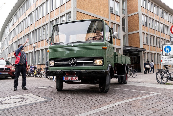 Fest für Klassiker in Karlsruhe: Mercedes-Benz Trucks mit Oldtimer-Lkw bei „Tribut an Carl Benz“