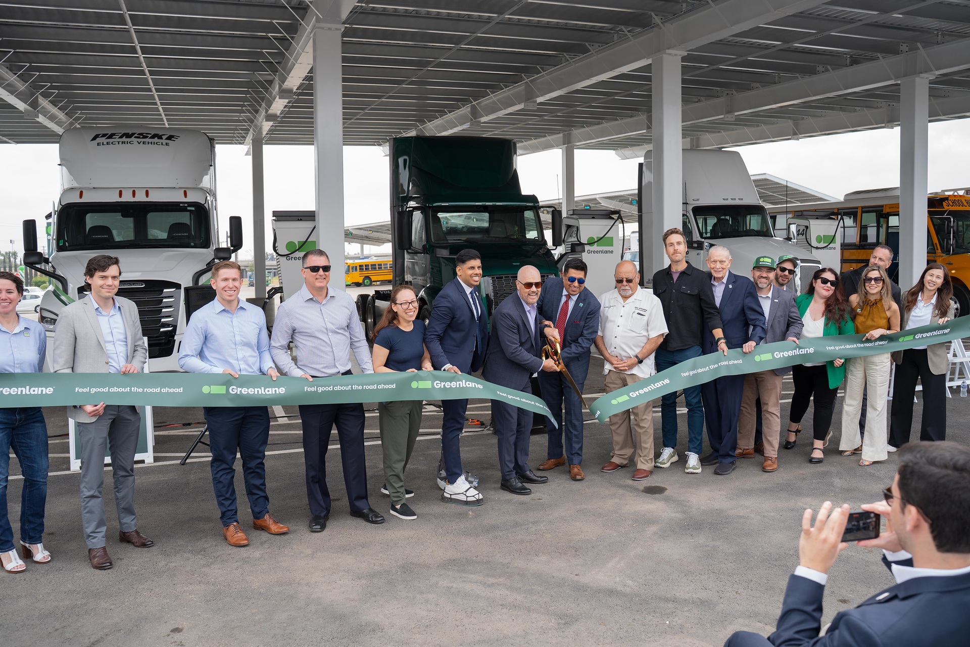Greenlane Opens Flagship Charging Hub in SoCal, Advancing Zero-Emission Freight on I-15 Greenlane Opens Flagship Charging Hub in SoCal, Advancing Zero-Emission Freight on I-15