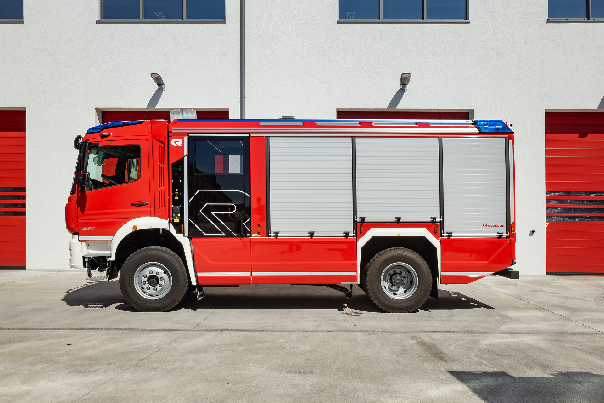 Mercedes-Benz Atego als HLF 10 auf der RETTmobil / Mercedes-Benz Atego as a HLF 10 at RETTmobil RETTmobil 2025: Mercedes-Benz Special Trucks stellt Unimog TLF 3000 und Atego HLF 10 vor
