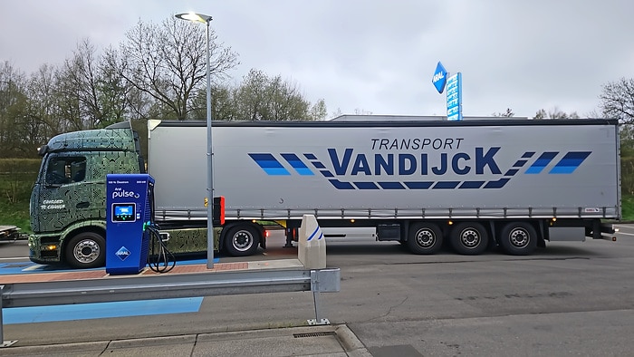 Vandijck Transport tests the eActros 600 on a long-haul route of over 1,500 kilometers