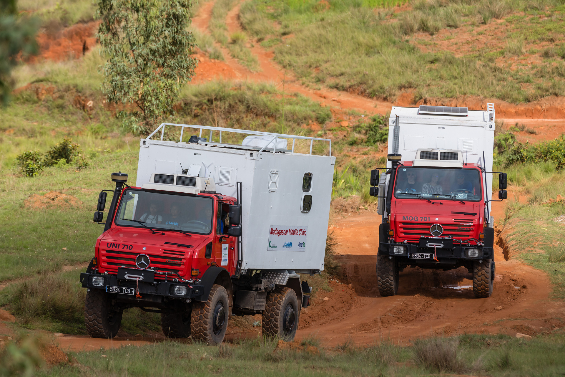 Daimler Truck unterstützt DEICHMANN-Stiftung: Zwei Mercedes-Benz Unimog U 5000 als mobile Kliniken für medizinische Hilfe in Madagaskar Zwei Unimog U 5000 für neues Hilfsprojekt der DEICHMANN-Stiftung