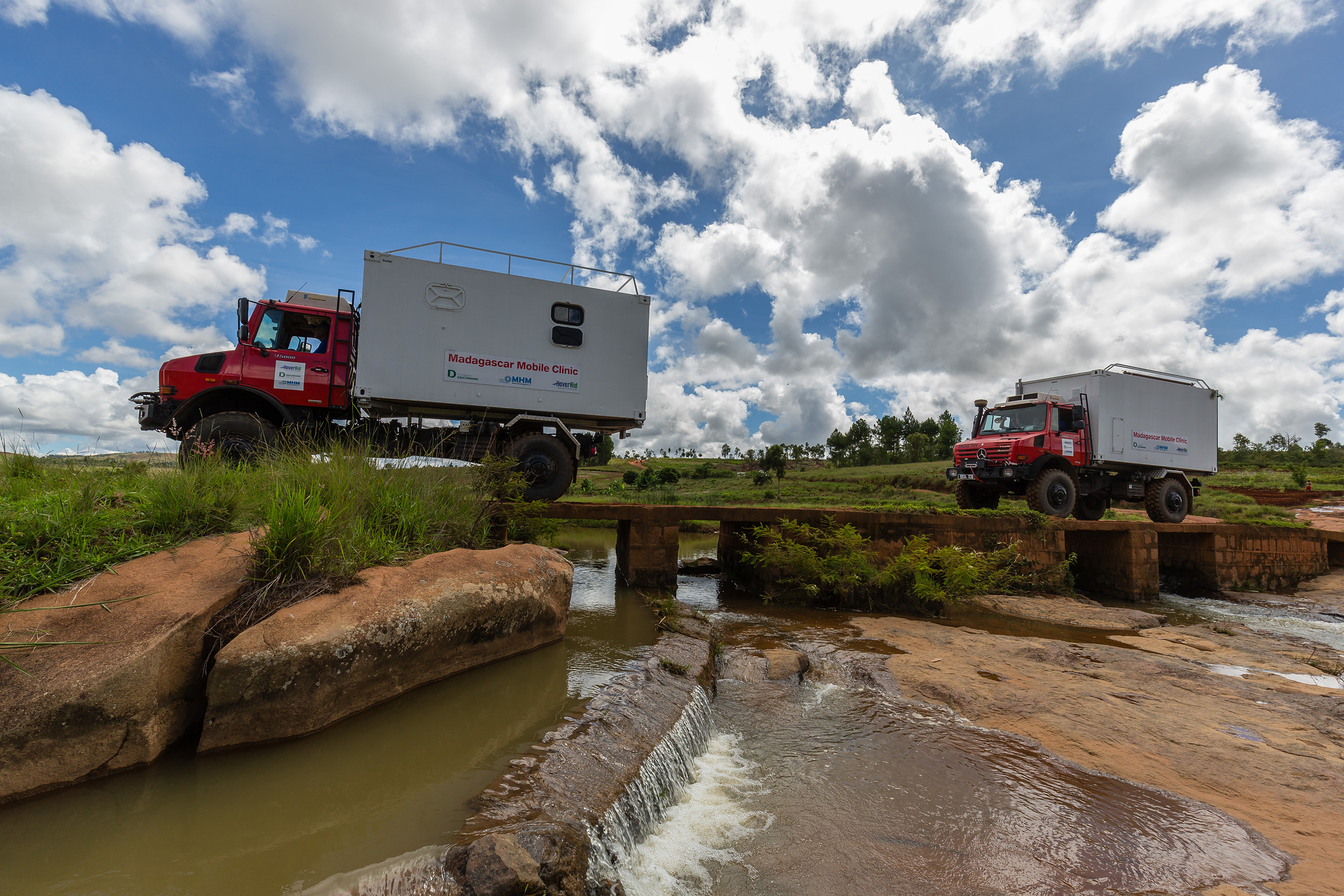 Daimler Truck unterstützt DEICHMANN-Stiftung: Zwei Mercedes-Benz Unimog U 5000 als mobile Kliniken für medizinische Hilfe in Madagaskar Zwei Unimog U 5000 für neues Hilfsprojekt der DEICHMANN-Stiftung
