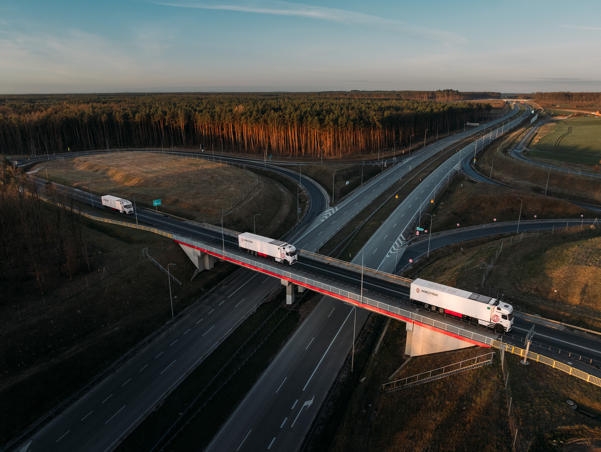 Großauftrag in Polen: Kawczyński Logistics erhält 75 der neuesten Mercedes-Benz Actros L mit ProCabin Großauftrag in Polen: Kawczyński Logistics erhält 75 der neuesten Mercedes-Benz Actros L mit ProCabin