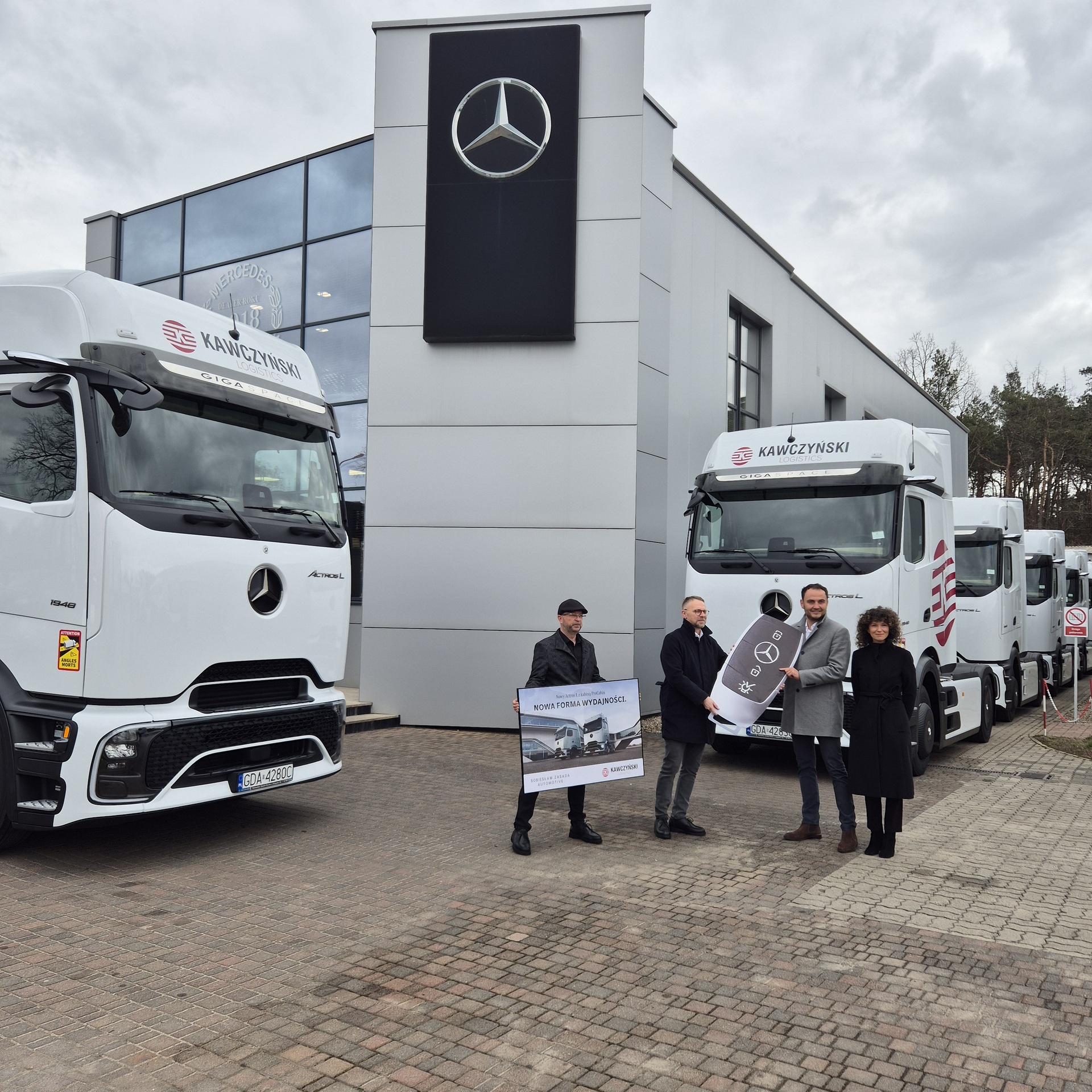 Großauftrag in Polen: Kawczyński Logistics erhält 75 der neuesten Mercedes-Benz Actros L mit ProCabin Großauftrag in Polen: Kawczyński Logistics erhält 75 der neuesten Mercedes-Benz Actros L mit ProCabin