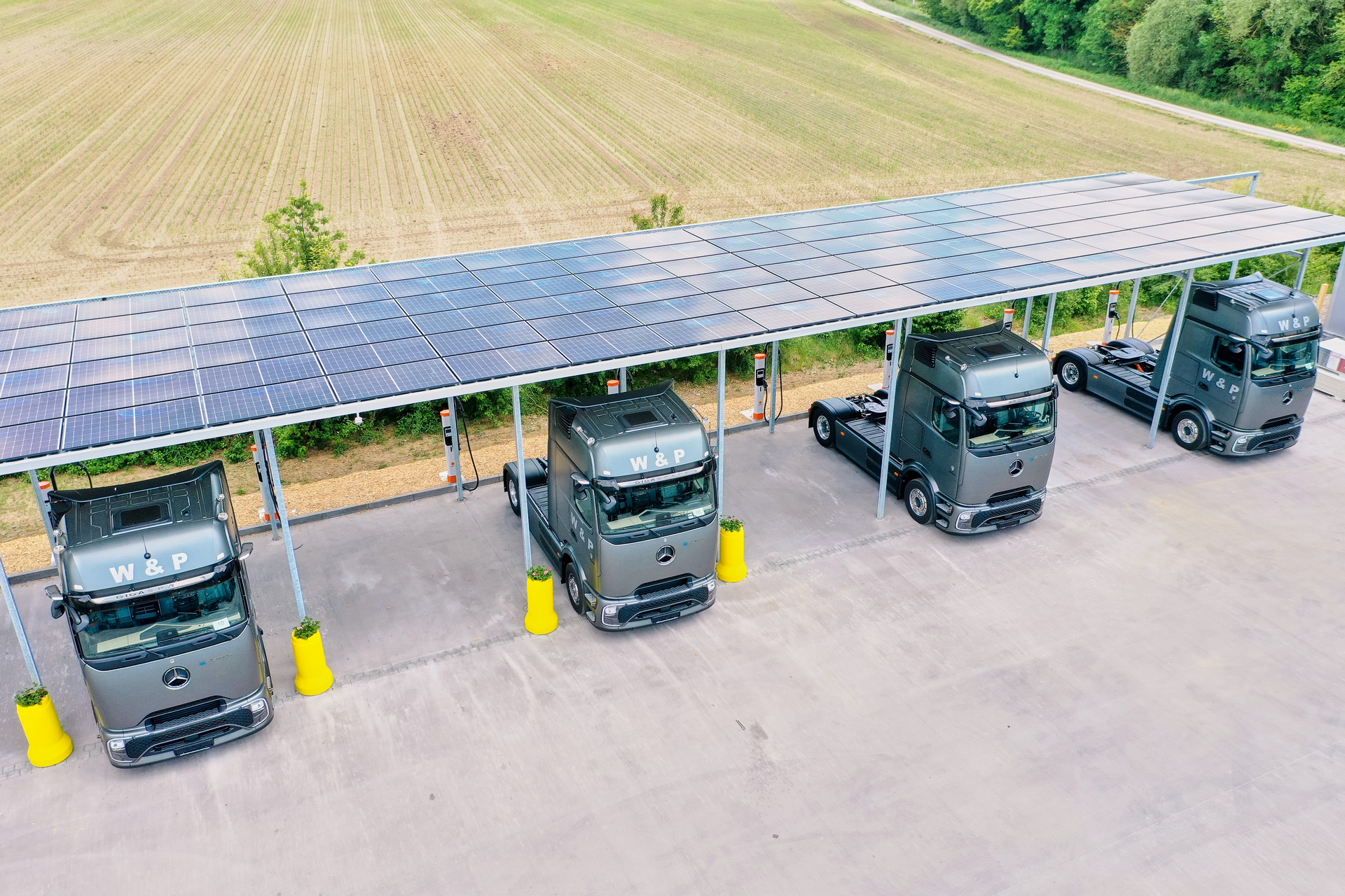 E-Mobilität in Unterfranken: Spedition W&P verstärkt Flotte mit 20 Mercedes-Benz eActros 600 und eröffnet Ladepark mit 56 Ladepunkten E-Mobilität in Unterfranken: Spedition W&P verstärkt Flotte mit 20 Mercedes-Benz eActros 600 und eröffnet Ladepark mit 56 Ladepunkten