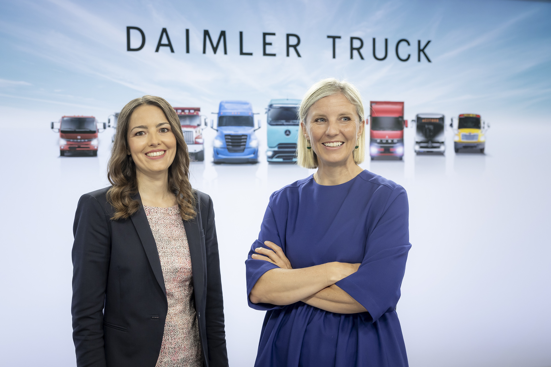 Karin Rådström (rechts), Vorsitzende des Vorstands der Daimler Truck Holding AG, und Eva Scherer, Mitglied des Vorstands der Daimler Truck Holding AG, verantwortlich für Finanzen und Controlling Daimler Truck Hauptversammlung 2025