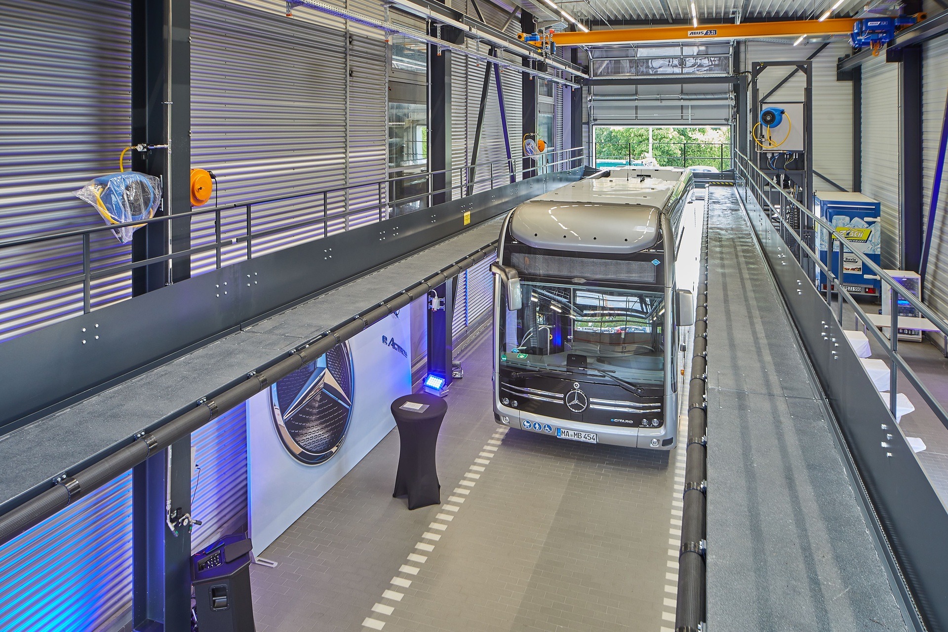Bereit für E-Lkw und E-Busse: Daimler Truck erweitert seinen Standort für Vertrieb und Service in Würzburg Bereit für E-Lkw und E-Busse: Daimler Truck erweitert seinen Standort für Vertrieb und Service in Würzburg