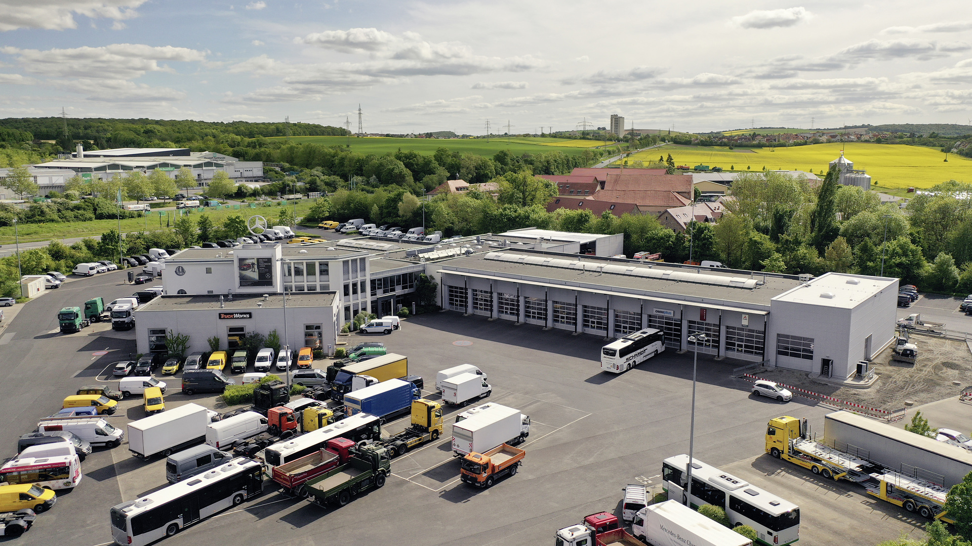 Bereit für E-Lkw und E-Busse: Daimler Truck erweitert seinen Standort für Vertrieb und Service in Würzburg Bereit für E-Lkw und E-Busse: Daimler Truck erweitert seinen Standort für Vertrieb und Service in Würzburg