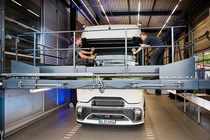 Bereit für E-Lkw und E-Busse: Daimler Truck erweitert seinen Standort für Vertrieb und Service in Würzburg