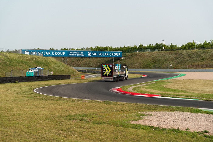 Mercedes-Benz Trucks bricht GUINNESS WORLD RECORDS™-Weltrekord mit eActros 600
