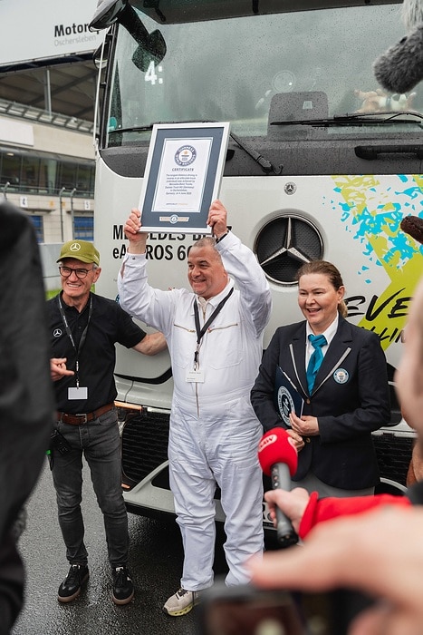 Mercedes-Benz Trucks bricht GUINNESS WORLD RECORDS™-Weltrekord mit eActros 600