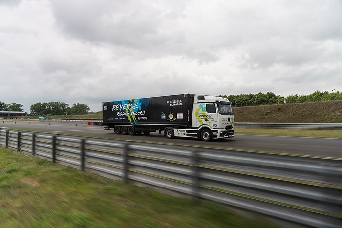 Mercedes-Benz Trucks bricht GUINNESS WORLD RECORDS™-Weltrekord mit eActros 600