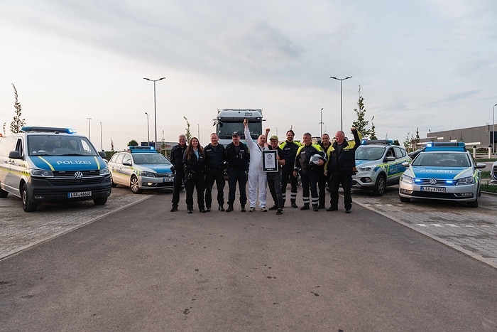 Großes Hallo in Halberstadt: eActros 600 fährt 30 Kilometer rückwärts auf öffentlichen Straßen zum Global Parts Center