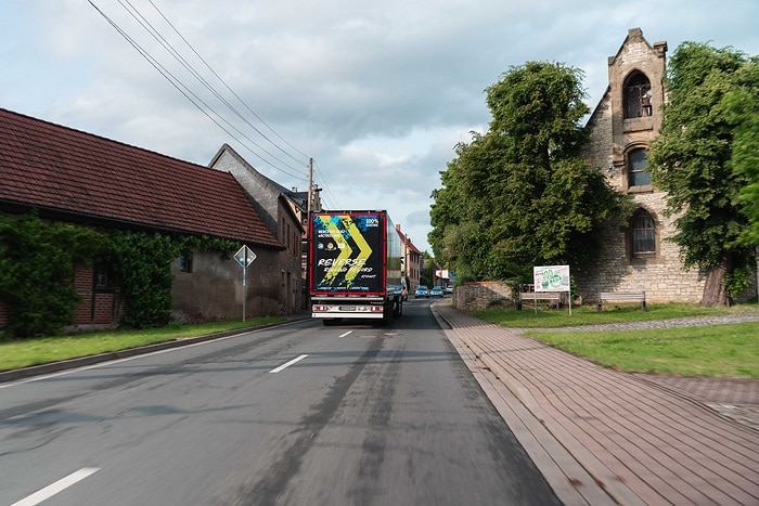 Großes Hallo in Halberstadt: eActros 600 fährt 30 Kilometer rückwärts auf öffentlichen Straßen zum Global Parts Center