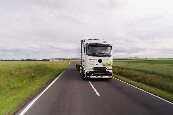 Großes Hallo in Halberstadt: eActros 600 fährt 30 Kilometer rückwärts auf öffentlichen Straßen zum Global Parts Center
