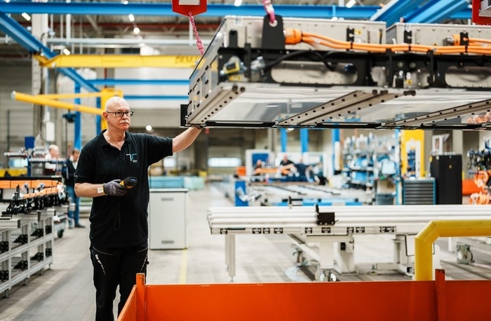 Kreislaufwirtschaft bei Mercedes-Benz Trucks: Neue Hochvolt-Tauschbatterie als ressourcenschonende Alternative