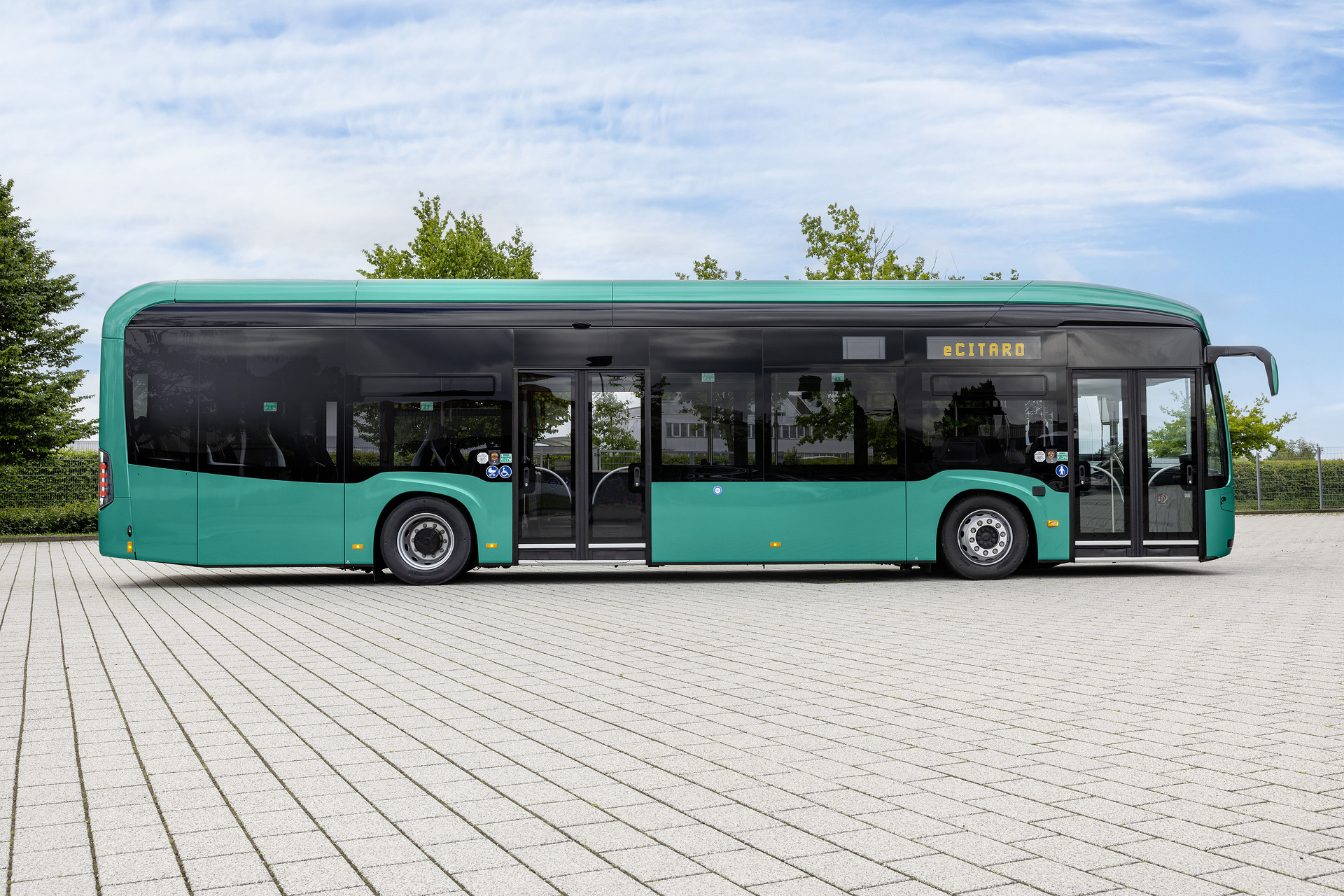 Mercedes-Benz eCitaro with all-electric drive, NMC 4 battery, exterior, green metallic, 2 x electric hub motor, 2 x 140 kW, 2 x 495 Nm, 5 battery packs with 111 kWh each, LED headlamps, Sideguard Assist 2, Preventive Brake Assist 2, Frontguard Assist, Attention Assist, Traffic Sign Assist, 360 degree camera, length/width/height: 12135/2550/3400 mm, passenger capacity: 1/88. Mercedes-Benz, Daimler Buses Solutions and Omniplus in Hamburg: Daimler Buses at the UITP Summit 2025
