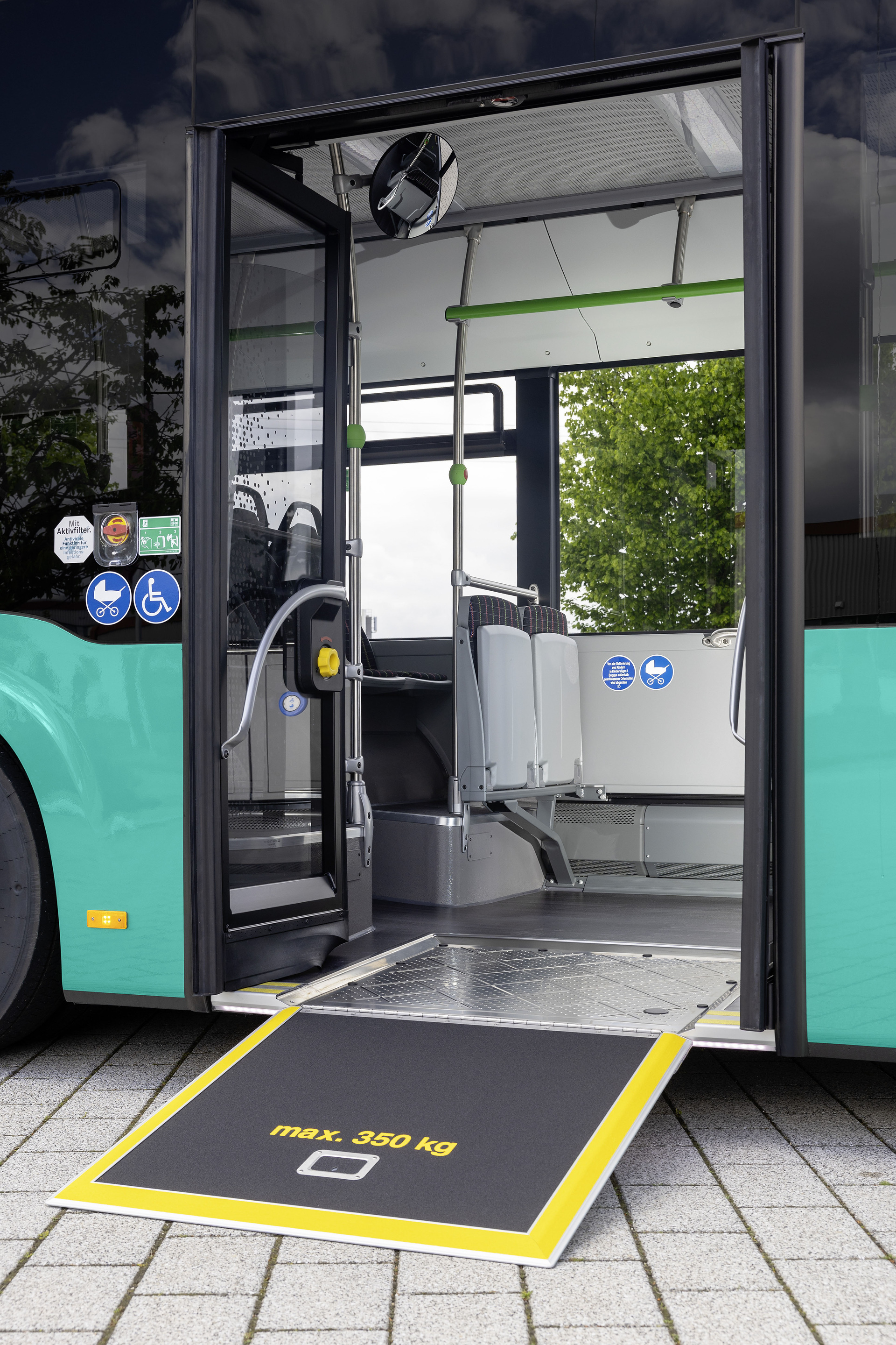 Mercedes-Benz eCitaro with all-electric drive, NMC 4 battery, exterior, green metallic, 2 x electric hub motor, 2 x 140 kW, 2 x 495 Nm, 5 battery packs with 111 kWh each, LED headlamps, Sideguard Assist 2, Preventive Brake Assist 2, Frontguard Assist, Attention Assist, Traffic Sign Assist, 360 degree camera, length/width/height: 12135/2550/3400 mm, passenger capacity: 1/88. Mercedes-Benz, Daimler Buses Solutions and Omniplus in Hamburg: Daimler Buses at the UITP Summit 2025