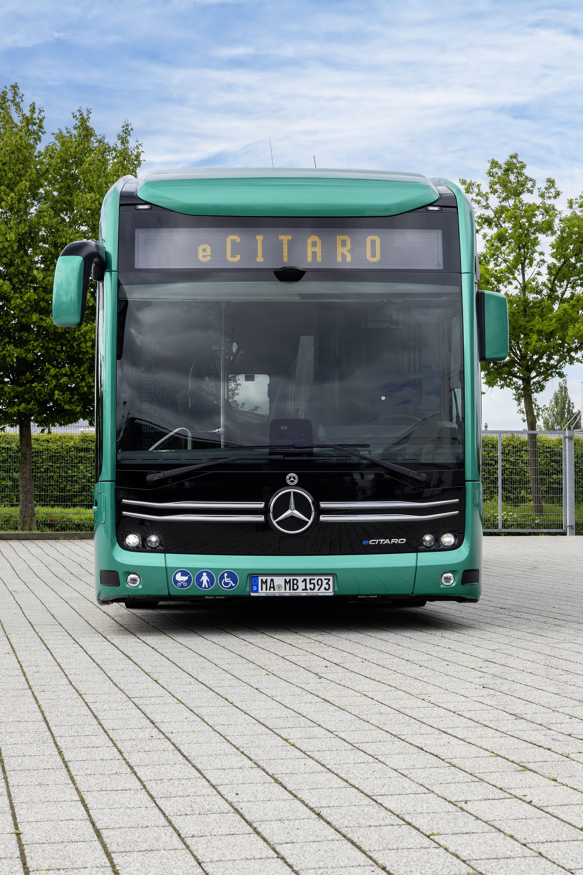 Mercedes-Benz eCitaro with all-electric drive, NMC 4 battery, exterior, green metallic, 2 x electric hub motor, 2 x 140 kW, 2 x 495 Nm, 5 battery packs with 111 kWh each, LED headlamps, Sideguard Assist 2, Preventive Brake Assist 2, Frontguard Assist, Attention Assist, Traffic Sign Assist, 360 degree camera, length/width/height: 12135/2550/3400 mm, passenger capacity: 1/88. Mercedes-Benz, Daimler Buses Solutions and Omniplus in Hamburg: Daimler Buses at the UITP Summit 2025