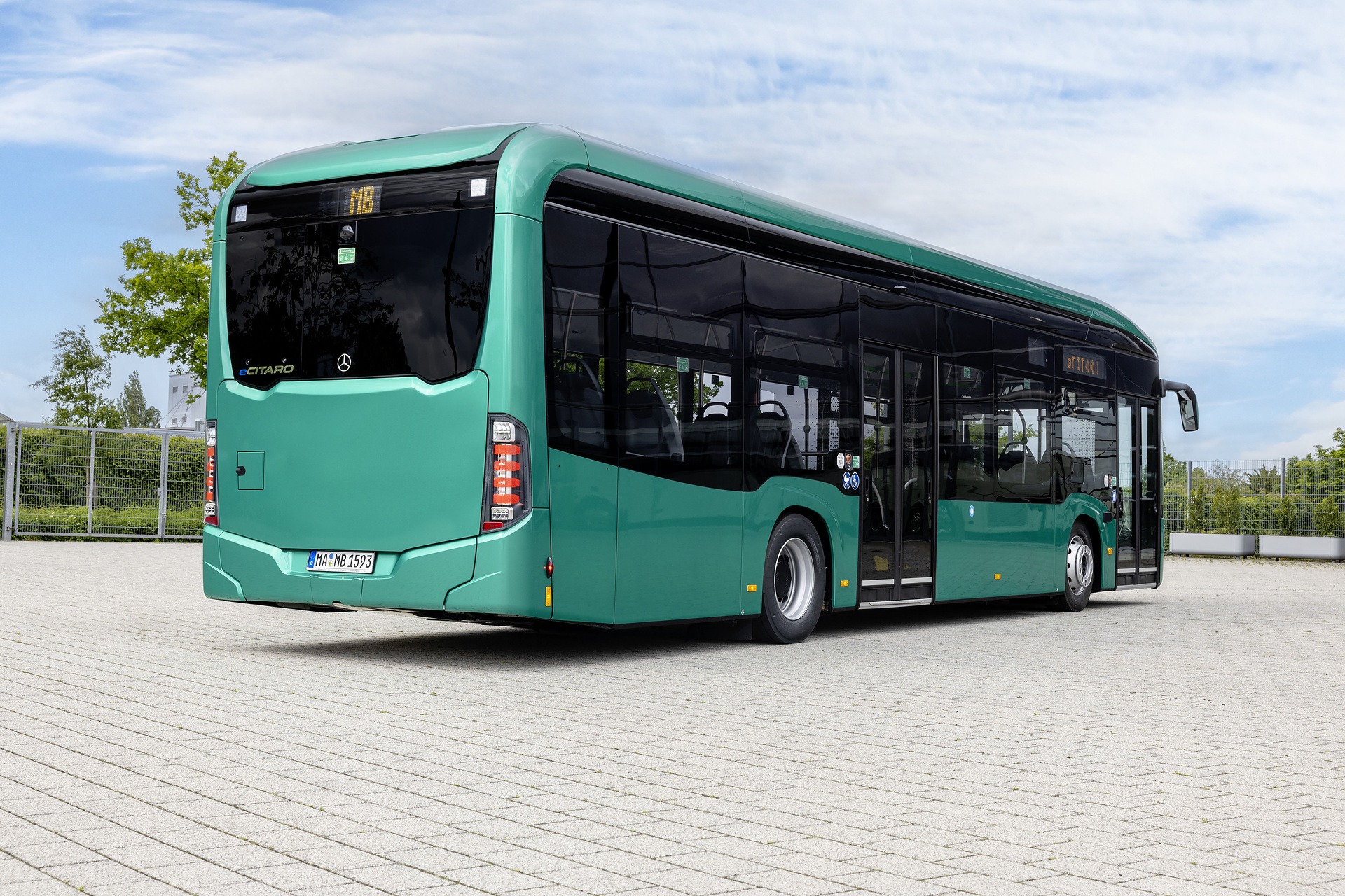 Mercedes-Benz eCitaro with all-electric drive, NMC 4 battery, exterior, green metallic, 2 x electric hub motor, 2 x 140 kW, 2 x 495 Nm, 5 battery packs with 111 kWh each, LED headlamps, Sideguard Assist 2, Preventive Brake Assist 2, Frontguard Assist, Attention Assist, Traffic Sign Assist, 360 degree camera, length/width/height: 12135/2550/3400 mm, passenger capacity: 1/88. Mercedes-Benz, Daimler Buses Solutions and Omniplus in Hamburg: Daimler Buses at the UITP Summit 2025