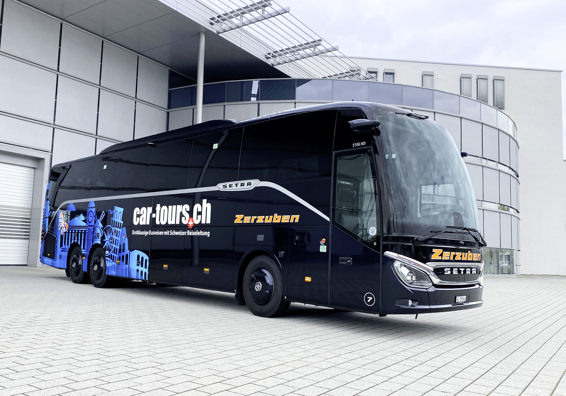 Der S 516 HD der Setra ComfortClass ist eines von vier neuen Fahrzeugen für die Schweizer Zerzuben Touristik. Schweizer fahren auf Setra ab