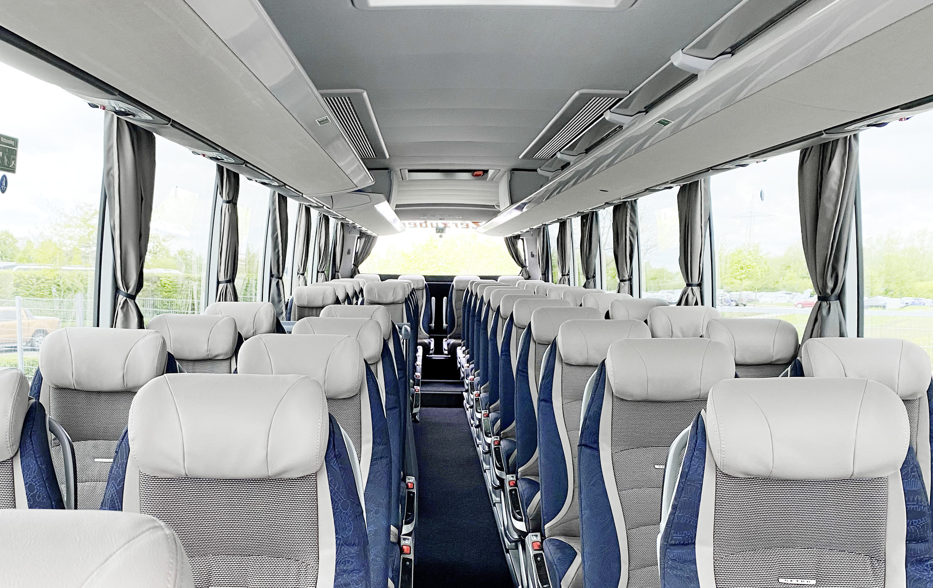 Großzügiges Platzangebot: Der S 516 HD ist mit 48 Sitzplätzen ausgestattet. Schweizer fahren auf Setra ab