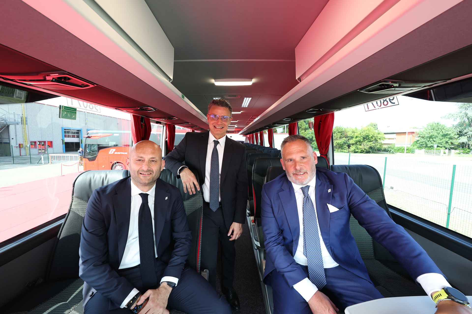 Start of handover of 111 Mercedes-Benz and Setra buses to Busitalia, including 80 Mercedes-Benz Tourismo, 20 Tourismo M/3 and 11 Setra S 531 DT by the end of 2025, from left to right: Gianpiero Strisciuglio (CEO & General Manager Trenitalia), Stefano Giordani (President & CEO Daimler Buses Italia), Serafino Lopiano (CEO Busitalia). Daimler Buses supplies 111 buses of the Mercedes-Benz and Setra brands to Busitalia