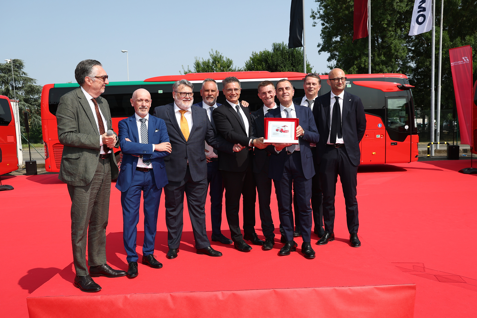 Start of handover of 111 Mercedes-Benz and Setra buses to Busitalia, including 80 Mercedes-Benz Tourismo, 20 Tourismo M/3 and 11 Setra S 531 DT by the end of 2025, from left to right: Paolo Ghezzi, Matteo Ferrari, Paride Bonvini, Serafino Lopiano, Stefano Giordani, Flavio Nogara, Gianluca Cocci, Michele Maldini, Gianpiero Strisciuglio. Daimler Buses supplies 111 buses of the Mercedes-Benz and Setra brands to Busitalia