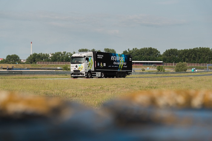 Mercedes-Benz Trucks wins GUINNESS WORLD RECORDS™ title with eActros 600