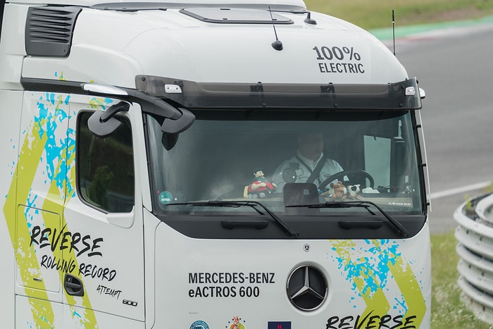 Mercedes-Benz Trucks wins GUINNESS WORLD RECORDS™ title with eActros 600