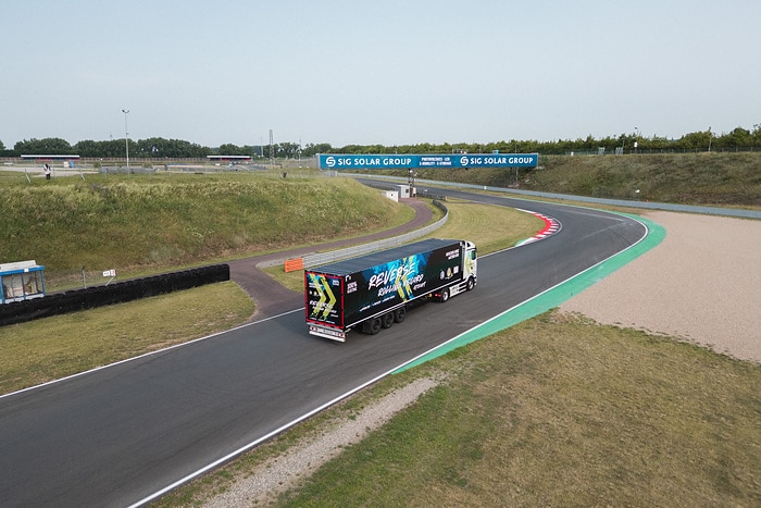 Mercedes-Benz Trucks wins GUINNESS WORLD RECORDS™ title with eActros 600