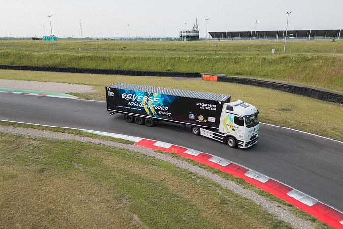 Mercedes-Benz Trucks wins GUINNESS WORLD RECORDS™ title with eActros 600